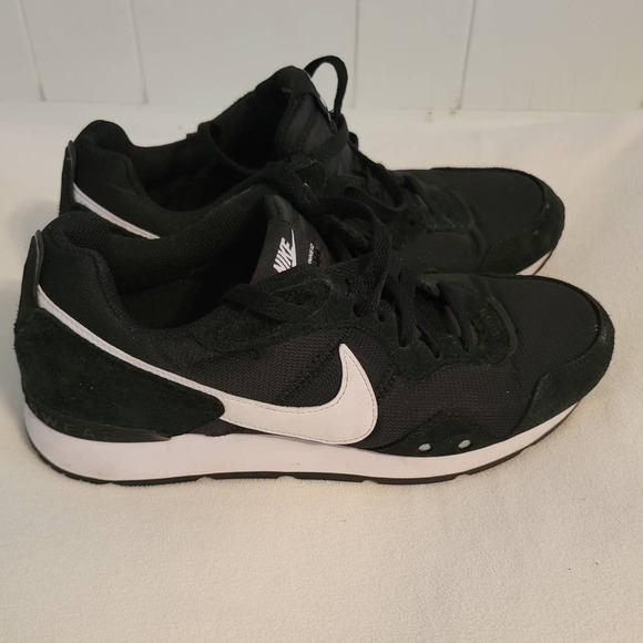 Nike Venture Runner - Men's 80s inspired Sneakers - Sz 9.5, Great Condition - Picture 4 of 8